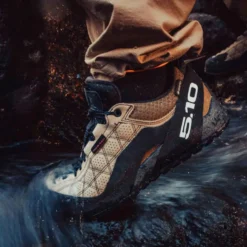 Scarpe da avvicinamento adidas Guidetennie Pro Gore-Tex Cardbo Ftwwht Cblack